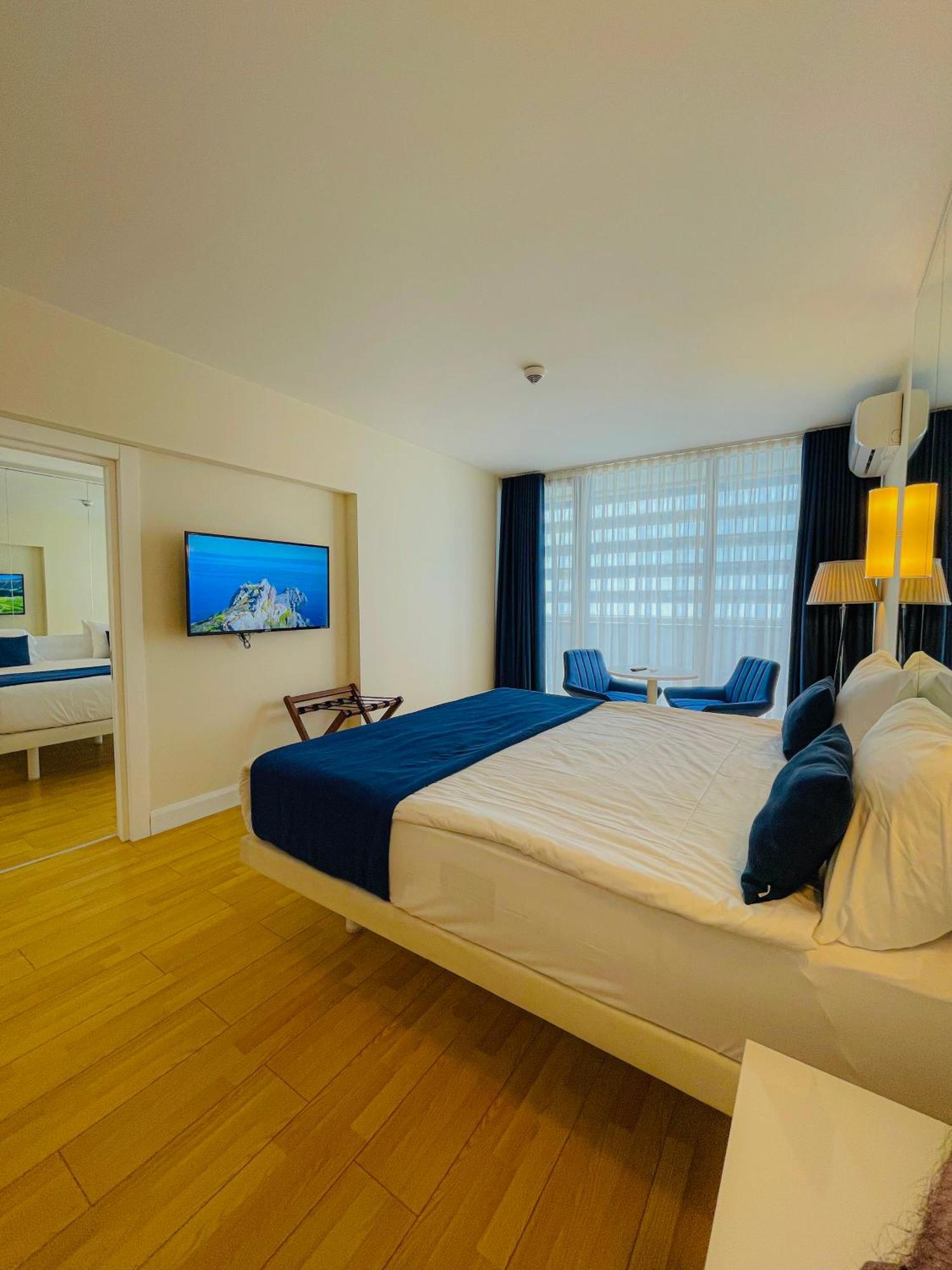 Luxury Batumi Hotel Exterior foto