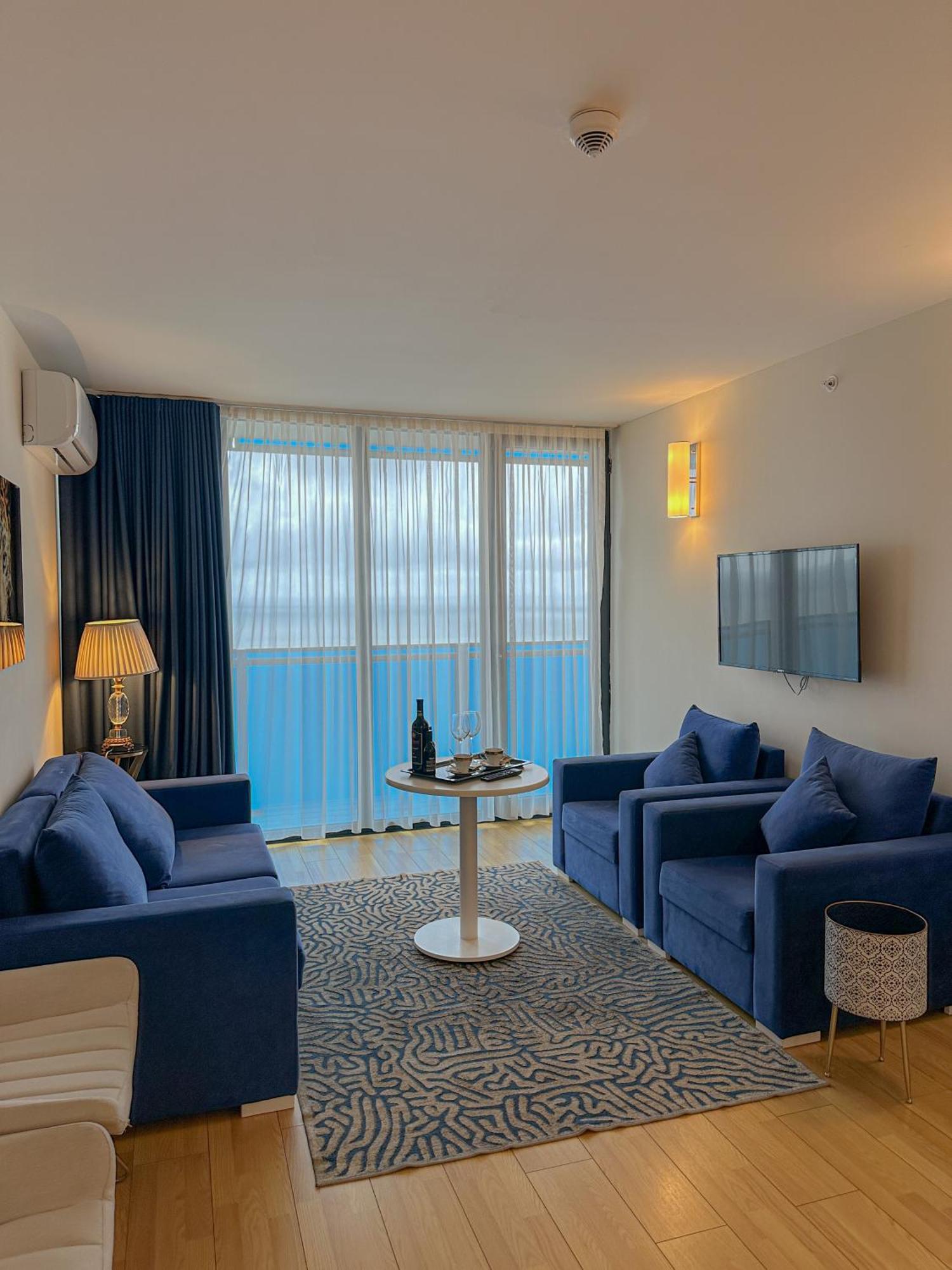 Luxury Batumi Hotel Exterior foto