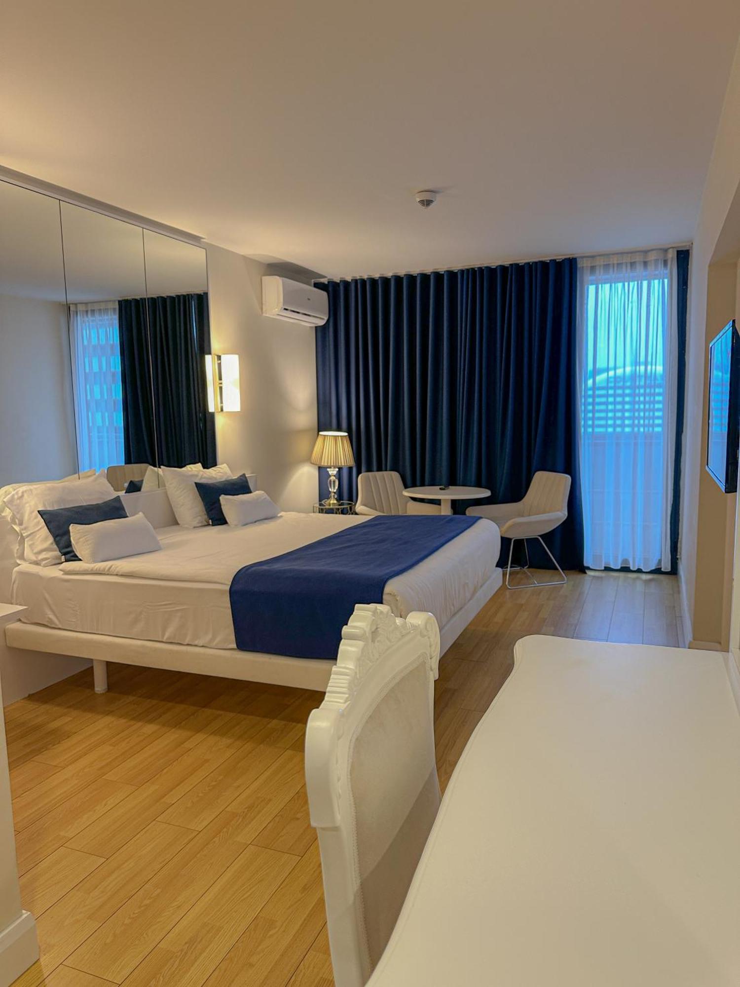 Luxury Batumi Hotel Exterior foto
