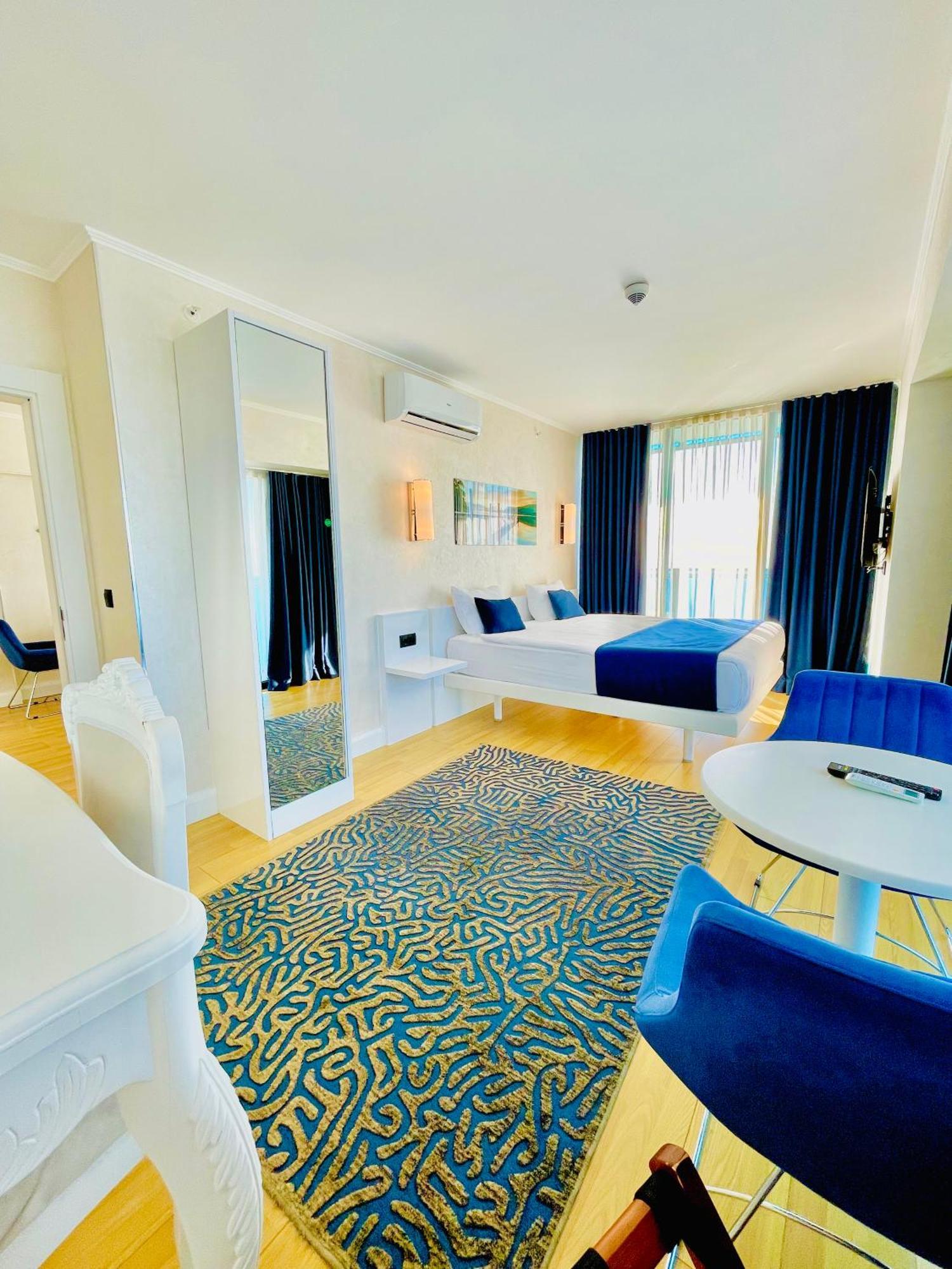 Luxury Batumi Hotel Exterior foto